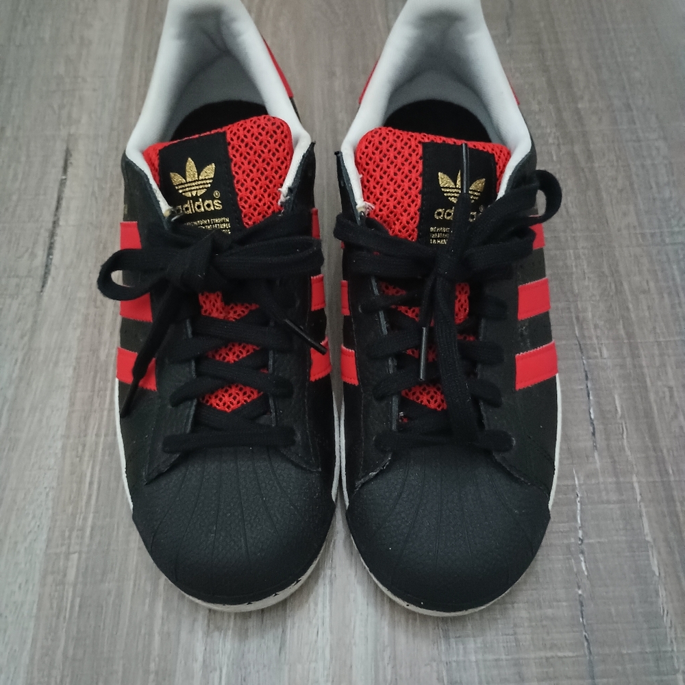 Adidas - Picture 1 of 5